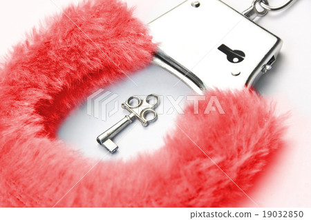 Red fluffy handcuffs Red fluffy handcuffs 19032850