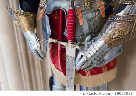 Knight statue Knight statue 19033038