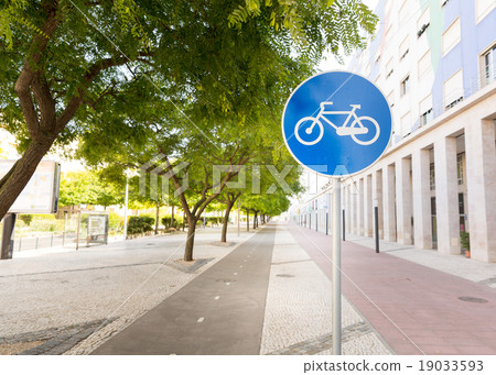 Track for cyclists 19033593