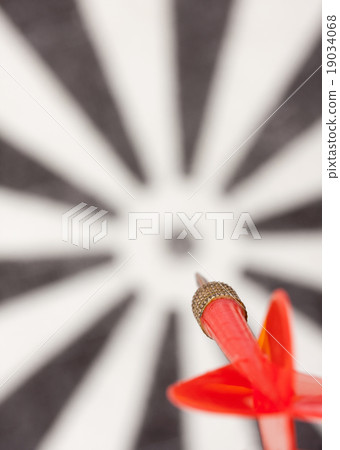Red flying dart to dartboard Red flying dart to dartboard 19034068