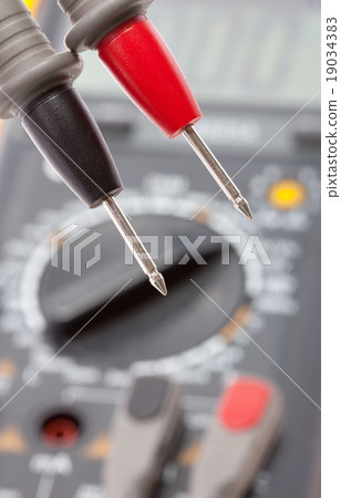 Probes against digital multimeter 19034383