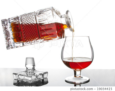 Pouring cognac 19034415