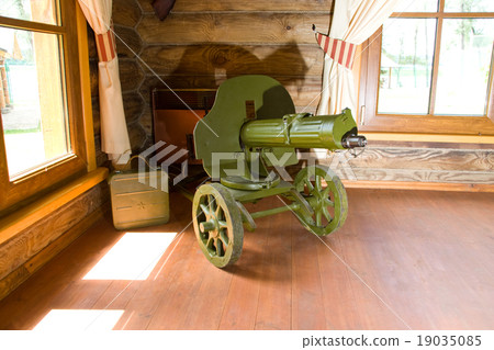 Old World War II machine gun "Maksim" Old World War II machine gun "Maksim" 19035085
