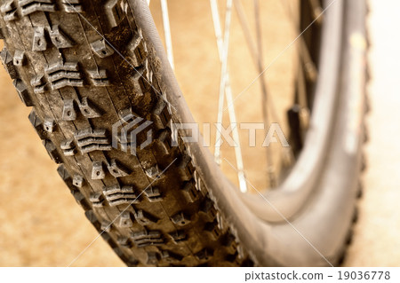 Muddy tire Muddy tire 19036778