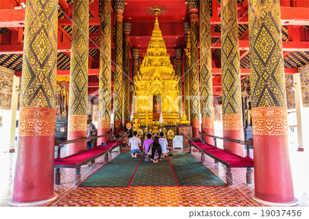 Tourists pray the Buddha in sanctuary Tourists pray the Buddha in sanctuary 19037456