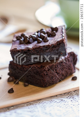 Brownies with chocolate chips 19037711