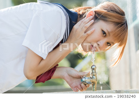 Girls drinking water Girls drinking water 19038240