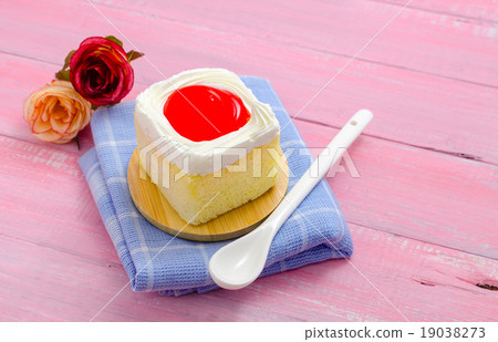 delicious strawberry cupcakes delicious strawberry cupcakes 19038273