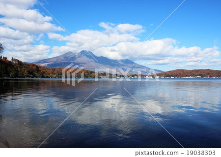 Scenery of Lake Nojiri in autumn Scenery of Lake Nojiri in autumn 19038303