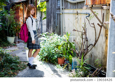 女學生肖像 女學生肖像 19038426