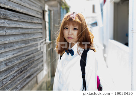 女學生肖像 19038430