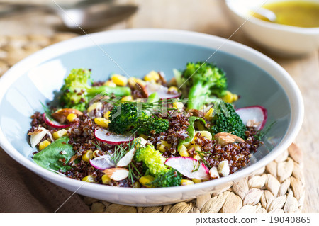 Red Quinoa with corn and broccoli salad 19040865