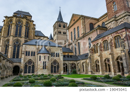View of the Cathedral of Trier from the cloister 19045041