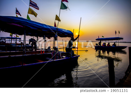 Boat trip on the lake 19051131