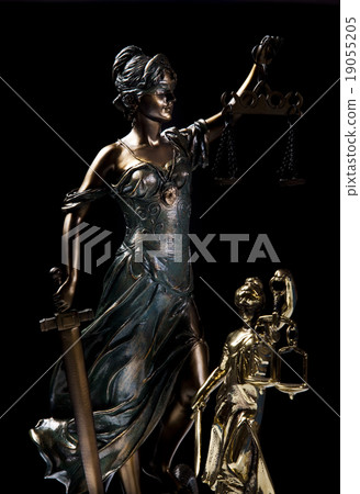 Statue of lady justice, Law concept 19055205