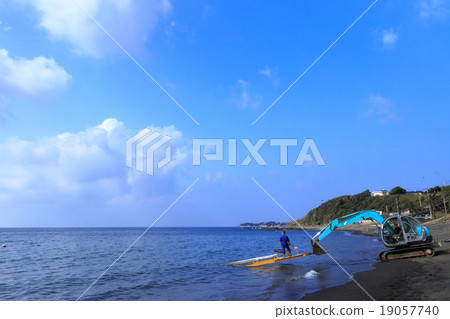 Autumn at Mitohama 19057740