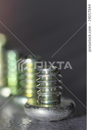 screw close up 19057844