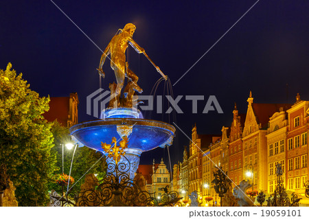 Fountain of Neptune in Gdansk at night, Poland 19059101