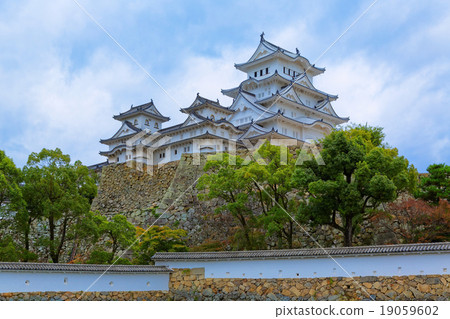 Himeji castle   19059602