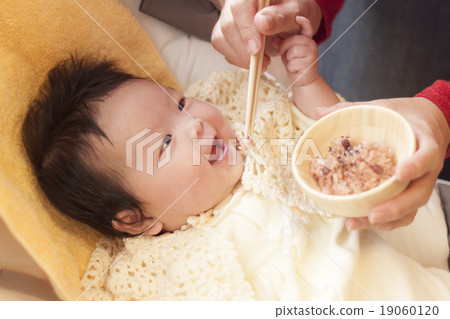 Baby at the beginning of your meal 19060120