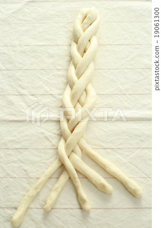 Lease bread dough 19061300