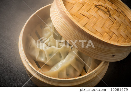 Hot dumplings Steam Chinese food of the steaming gyoza Hot dumplings Steam Chinese food of the steaming gyoza 19061479