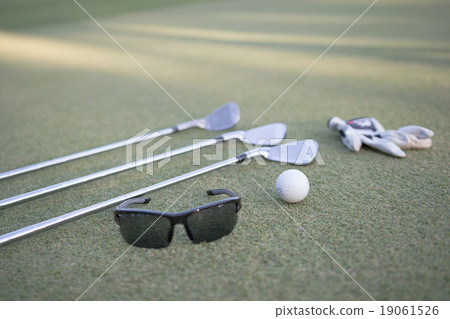 golf ball  on green and golf club 19061526