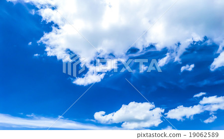 Blue sky and white blur cloud in summer 19062589