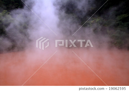 Blood pond hell (Beppu Onsen) Blood pond hell (Beppu Onsen) 19062595