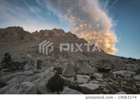 Landscape in the Sierra Nevada Mountains 19063274