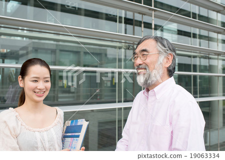 Professor female college life storytelling campus life 19063334