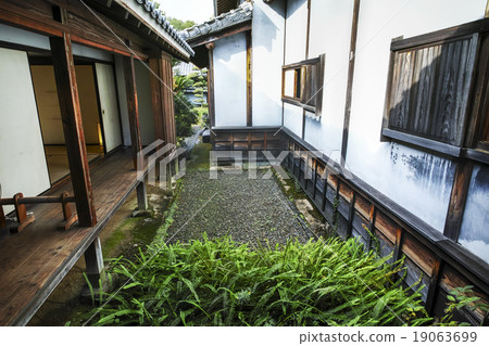 Former Hosokawa Imperial House's courtyard Former Hosokawa Imperial House's courtyard 19063699