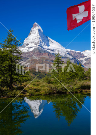 Matterhorn reflecting in Grindjisee in Swiss Alps 19064587