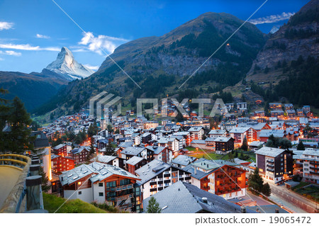 Zermatt village with Matterhorn in Swiss Alps 19065472