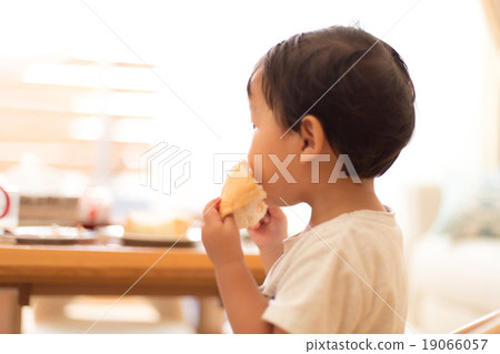 child, younger, baby boy 19066057