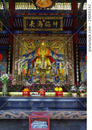 China Shenzhen Nanshan Red Bay of the Maza Temple "Red Bay Temple Palace" Main Hall Mazu statue Mausoleum of the sea Mausoleum of the sea and God of fishery China Shenzhen Nanshan Red Bay of the Maza Temple "Red Bay Temple Palace" Main Hall Mazu statue Mausoleum of the sea Mausoleum of the sea and God of fishery 19066242