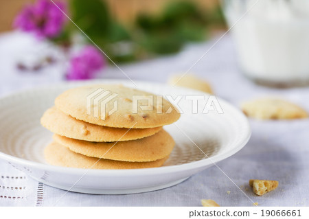 Almond Cookies 19066661