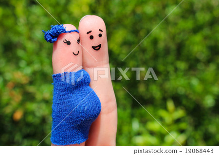 Finger art of a Happy couple. woman is pregnant.  19068443