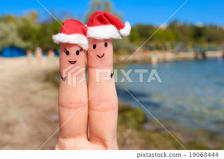 Finger art of a Happy couple resting on the sea  19068444