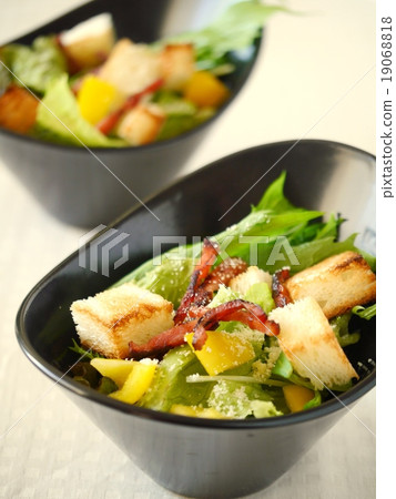 Caesar salad (vertical position high angle) 19068818