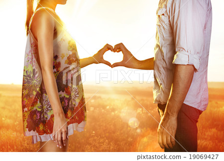 Lovers in sun beams 19069427