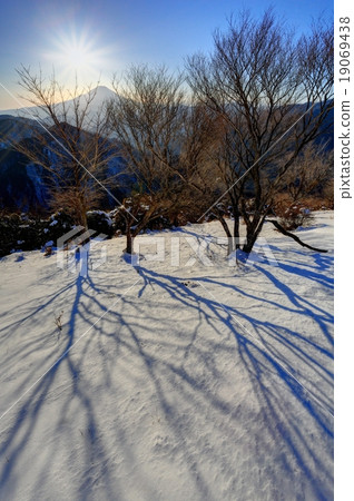 Tanzawa·Yang和富士山從Nabe山傾斜 19069438