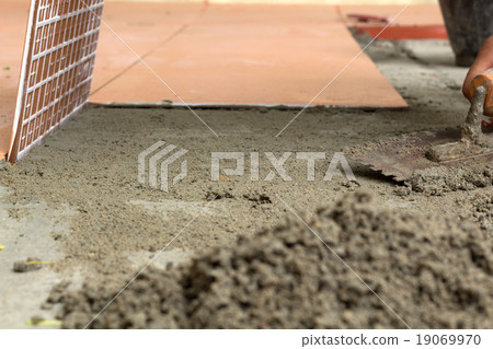 A plasterer cleaning before install tile 19069970