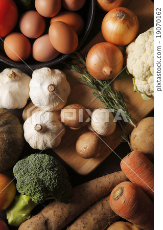 A group image of vegetables and bread 19070162