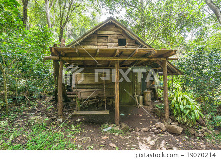 abandone cottage abandone cottage 19070214