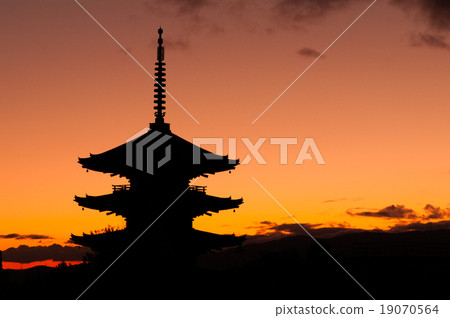 Yasaka塔,京都,日本旅遊(從高台寺觀看的Yutaka日落) Yasaka塔,京都,日本旅遊(從高台寺觀看的Yutaka日落) 19070564