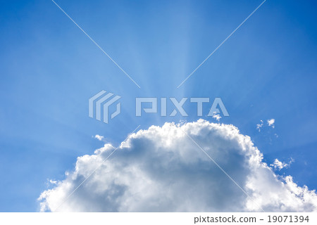 Ray of lights through the clouds 19071394