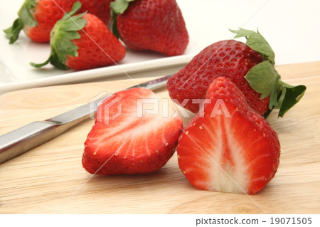 Strawberry section 19071505