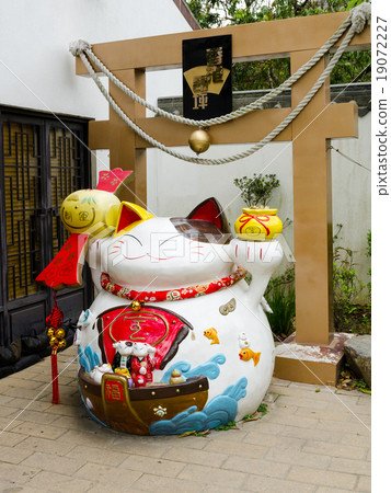 Lucky Cat, Ngong Ping Village, Lantau Island 19072227