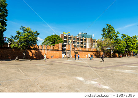 The tourist at Tha Pae Gate, The tourist at Tha Pae Gate, 19072399